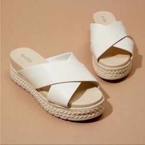 NEW Arula / Altar’d State Wide Width Sandals Size 8.5 NWT